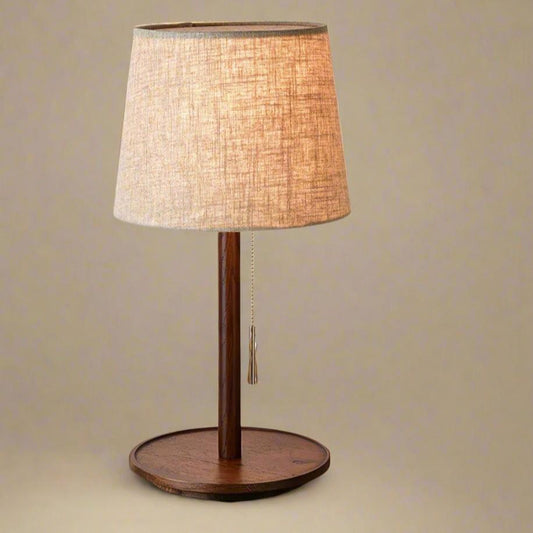 Gentle Glow Scandinavische walnotenlamp met luxe stoffen accenten