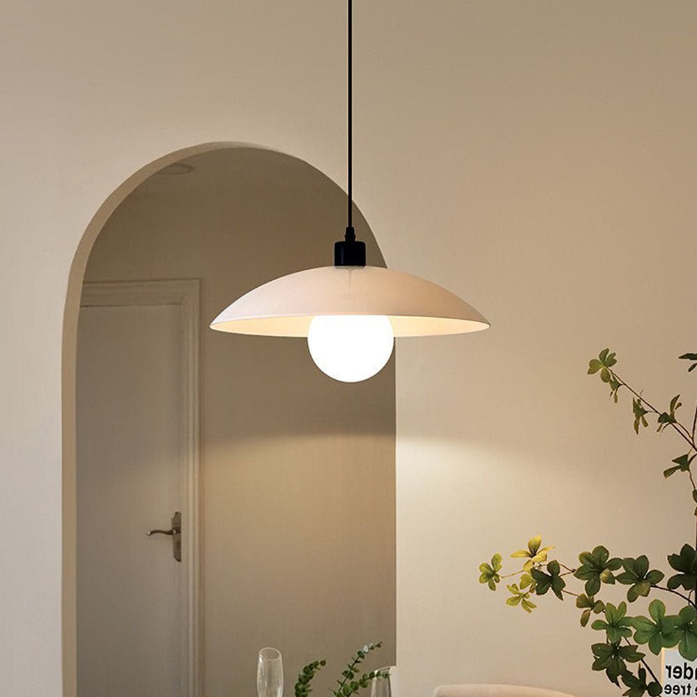 Minimalistische hanglamp van wit gelaagd glas