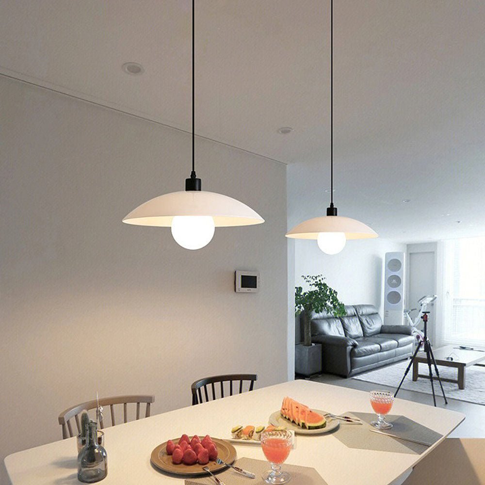 Minimalistische hanglamp van wit gelaagd glas