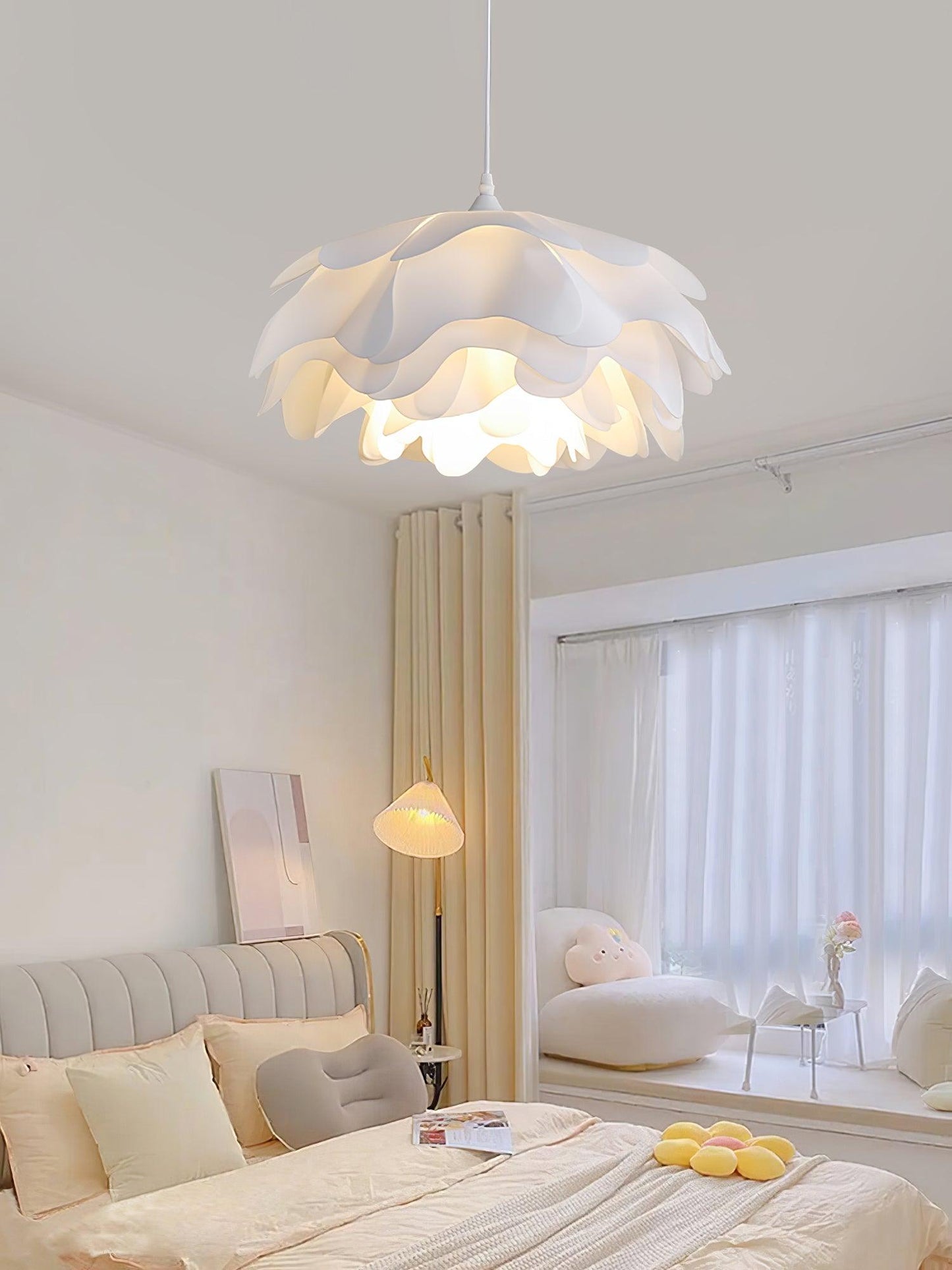 White pendant lamp in flower shape