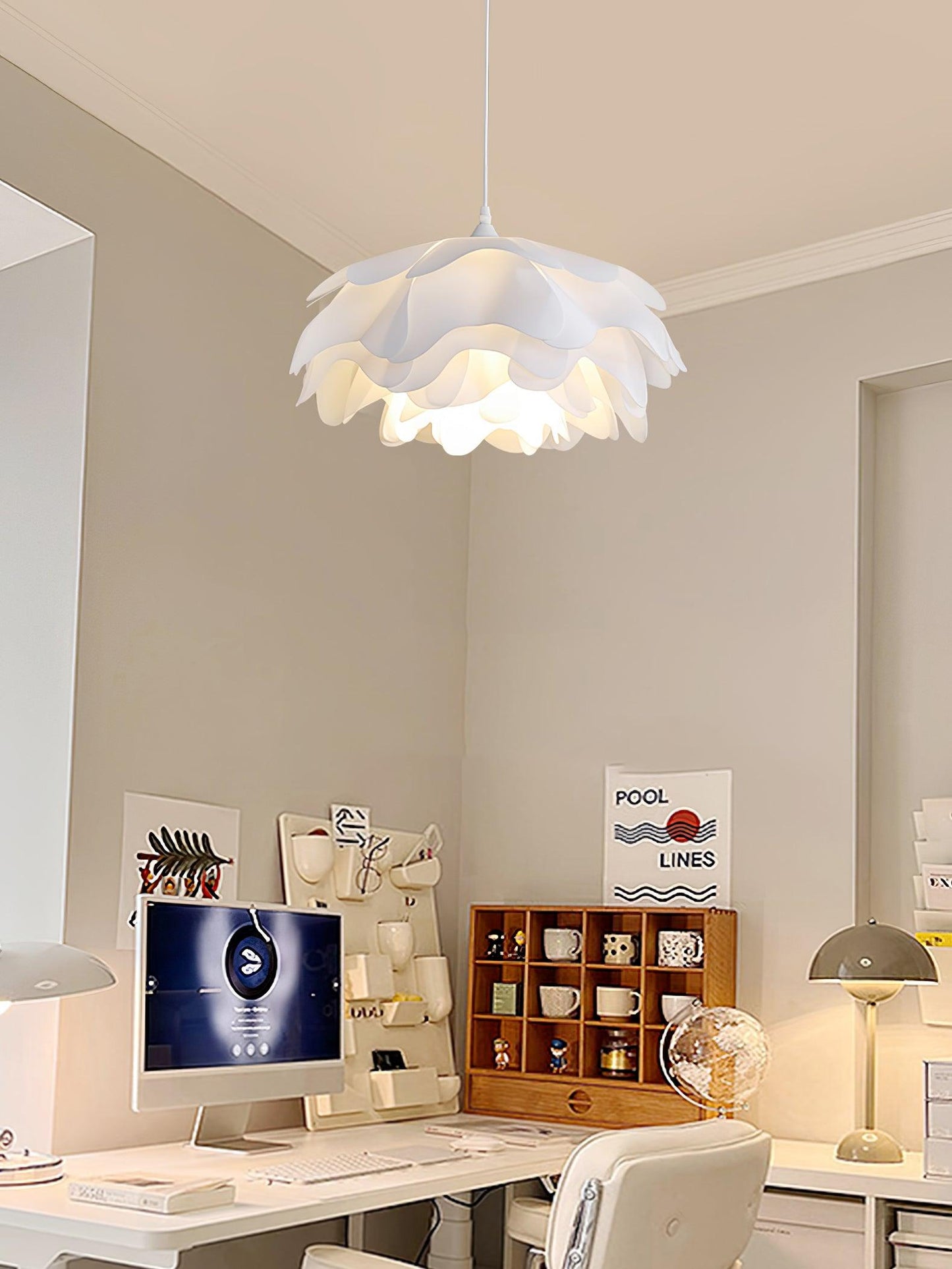 White pendant lamp in flower shape