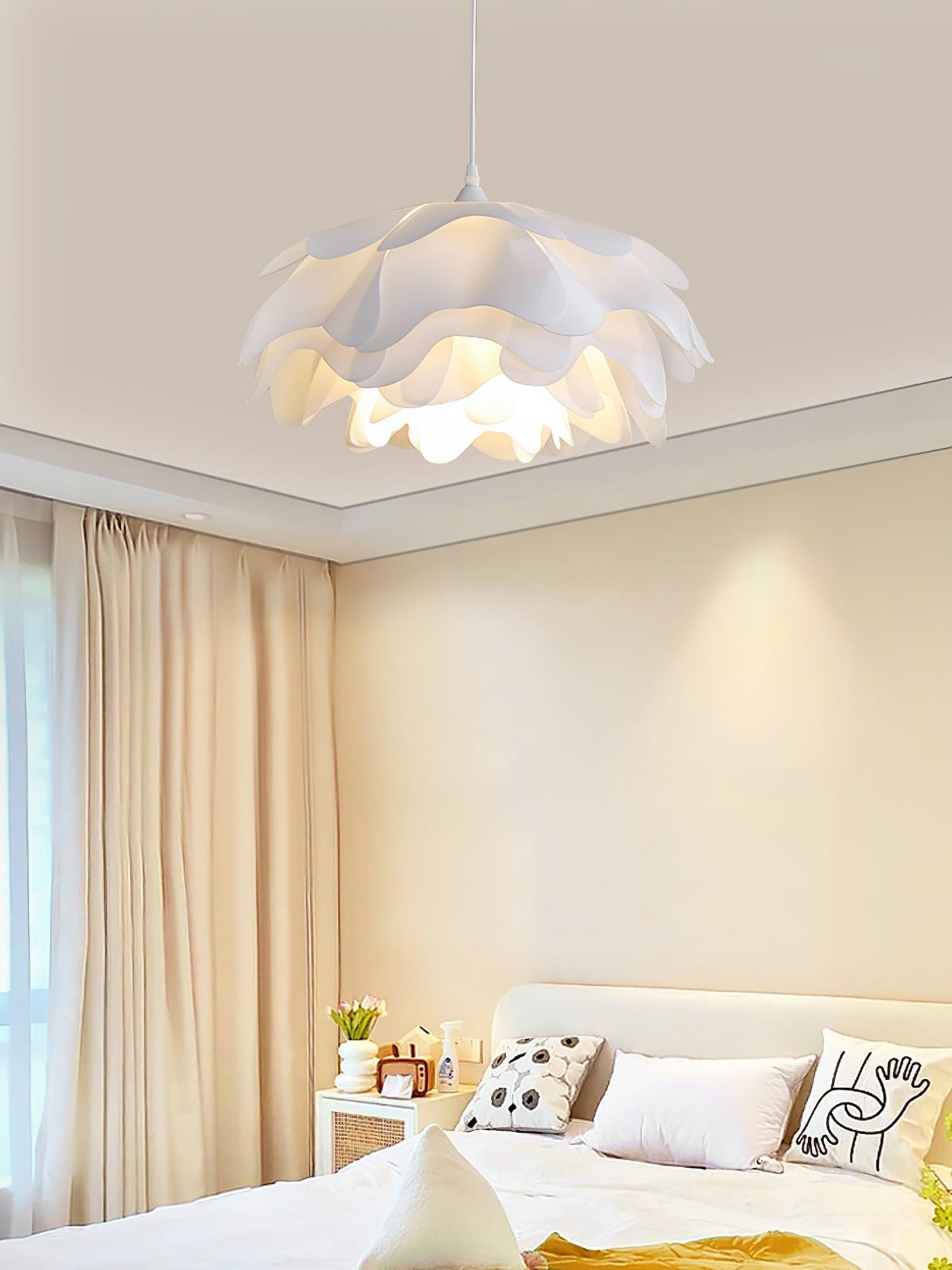 White pendant lamp in flower shape