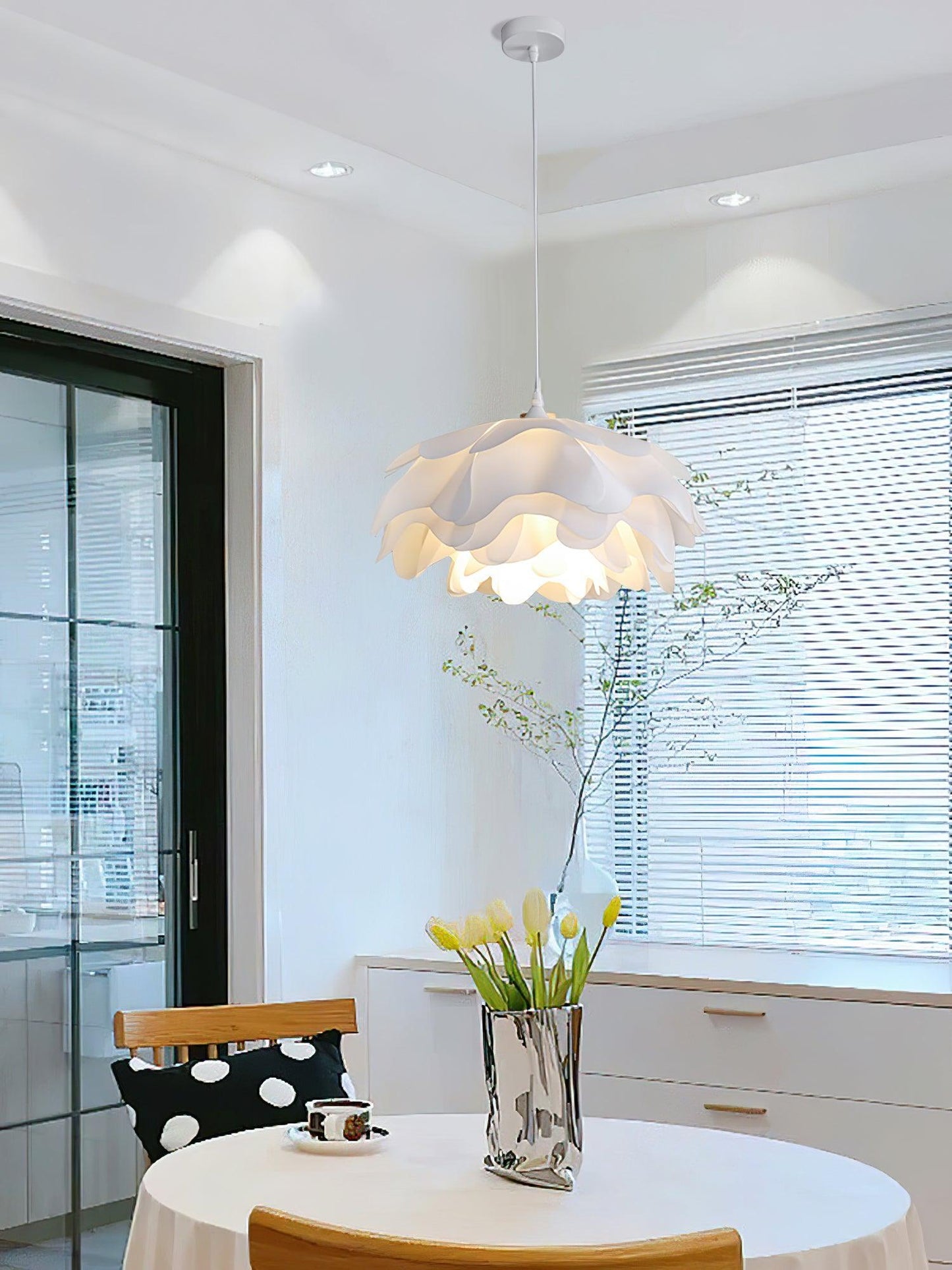 White pendant lamp in flower shape