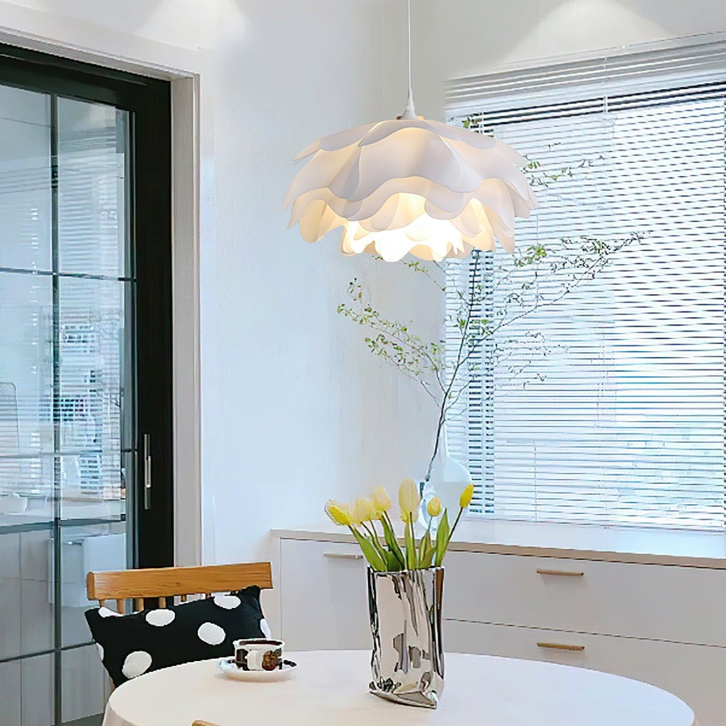 White pendant lamp in flower shape