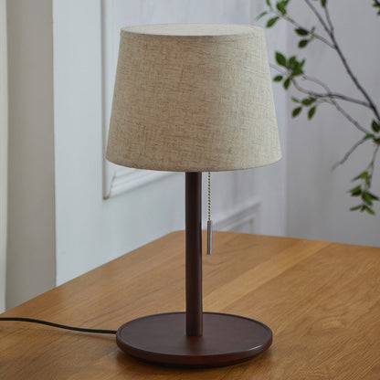 Gentle Glow Scandinavische walnotenlamp met luxe stoffen accenten